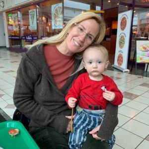 Meet your Posher, Hilary